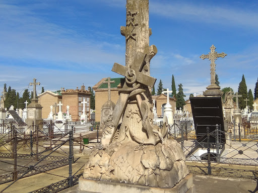 Artes en Cementerios de Sevilla