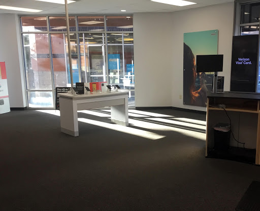 Cell Phone Store «GoWireless Verizon Authorized Retailer», reviews and photos, 106 N 20th Ave, Cornelius, OR 97113, USA