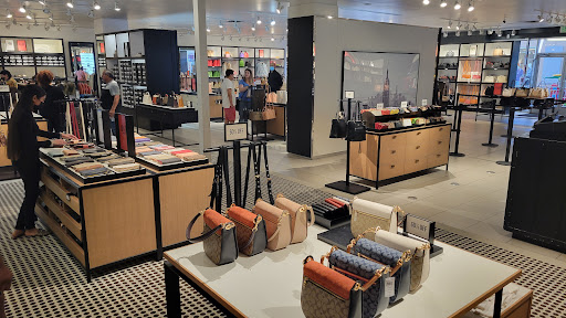 Shopping Mall «Rio Grande Valley Premium Outlets», reviews and photos, 5001 E Expy 83, Mercedes, TX 78570, USA