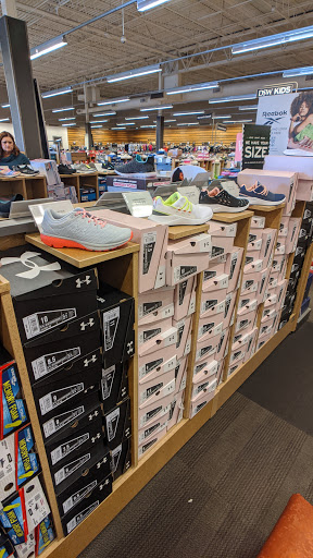 Shoe Store «DSW Designer Shoe Warehouse», reviews and photos, 11500 Burleigh St., Wauwatosa, WI 53222, USA