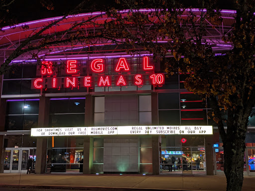 Movie Theater «Regal Cinemas Sherwood 10», reviews and photos, 15995 SW Tualatin-Sherwood Rd, Sherwood, OR 97140, USA