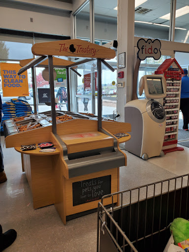 Pet Supply Store «Petco Animal Supplies», reviews and photos, 217 Oak Lee Dr #16, Ranson, WV 25438, USA