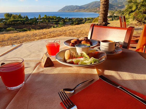 Plats et boissons hôtels Hotel Punta Moros 08047 Tertenia