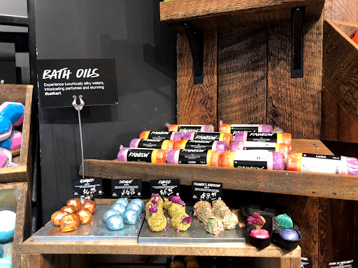 Cosmetics Store «LUSH», reviews and photos, 1961 Chain Bridge Rd, McLean, VA 22102, USA