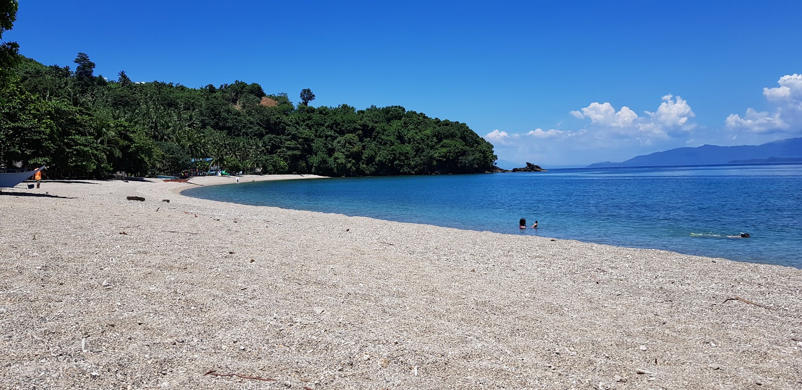 Foto van Bulabod Beach met grijze fijne kiezelsteen oppervlakte