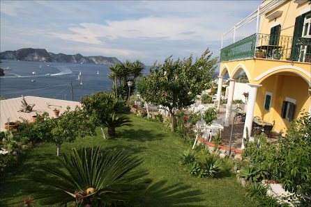 B&B Villa Ersilia Via Scotti, 2, 04027 Ponza LT, Italia