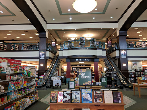 Shopping Mall «Colonial Plaza Mall», reviews and photos, 601 N Bumby Ave, Orlando, FL 32803, USA