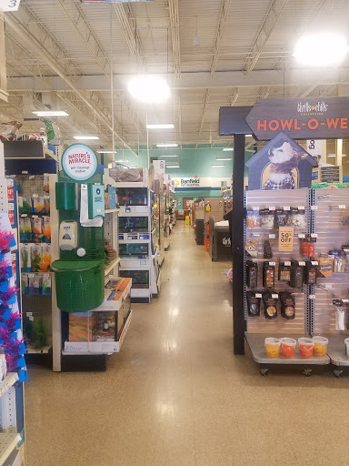 Pet Supply Store «PetSmart», reviews and photos, 4 Valley Ln W, Valley Stream, NY 11581, USA
