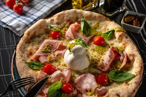 Rocca Napoli | Pizzeria Napoletana image