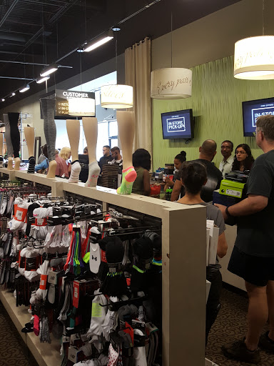 Shoe Store «DSW Designer Shoe Warehouse», reviews and photos, 25 Ronson Rd, Iselin, NJ 08830, USA