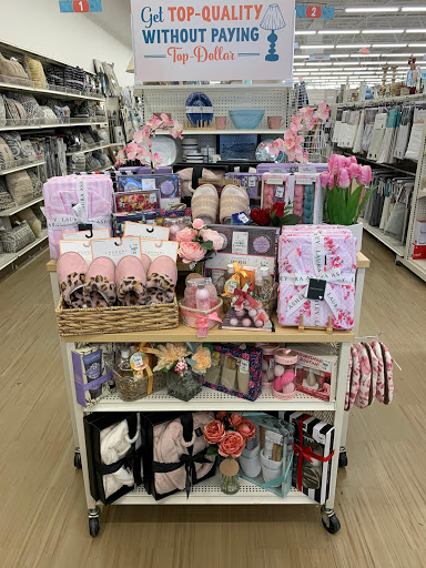 Home Goods Store «Tuesday Morning», reviews and photos, 3911 Washington Rd, McMurray, PA 15317, USA