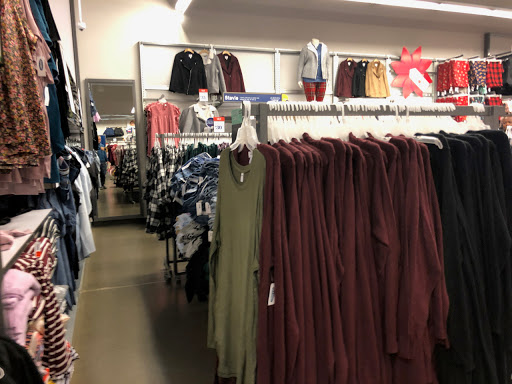 Clothing Store «Old Navy», reviews and photos, 19401 Alderwood Mall Pkwy, Lynnwood, WA 98036, USA