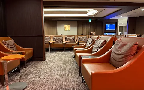 Japan Airlines Sakura Lounge image
