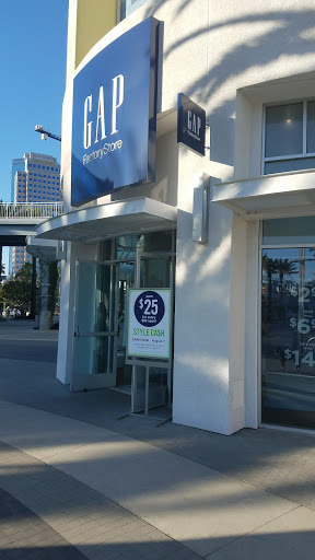 Clothing Store «Gap Outlet», reviews and photos, 55 Bay St, Long Beach, CA 90802, USA
