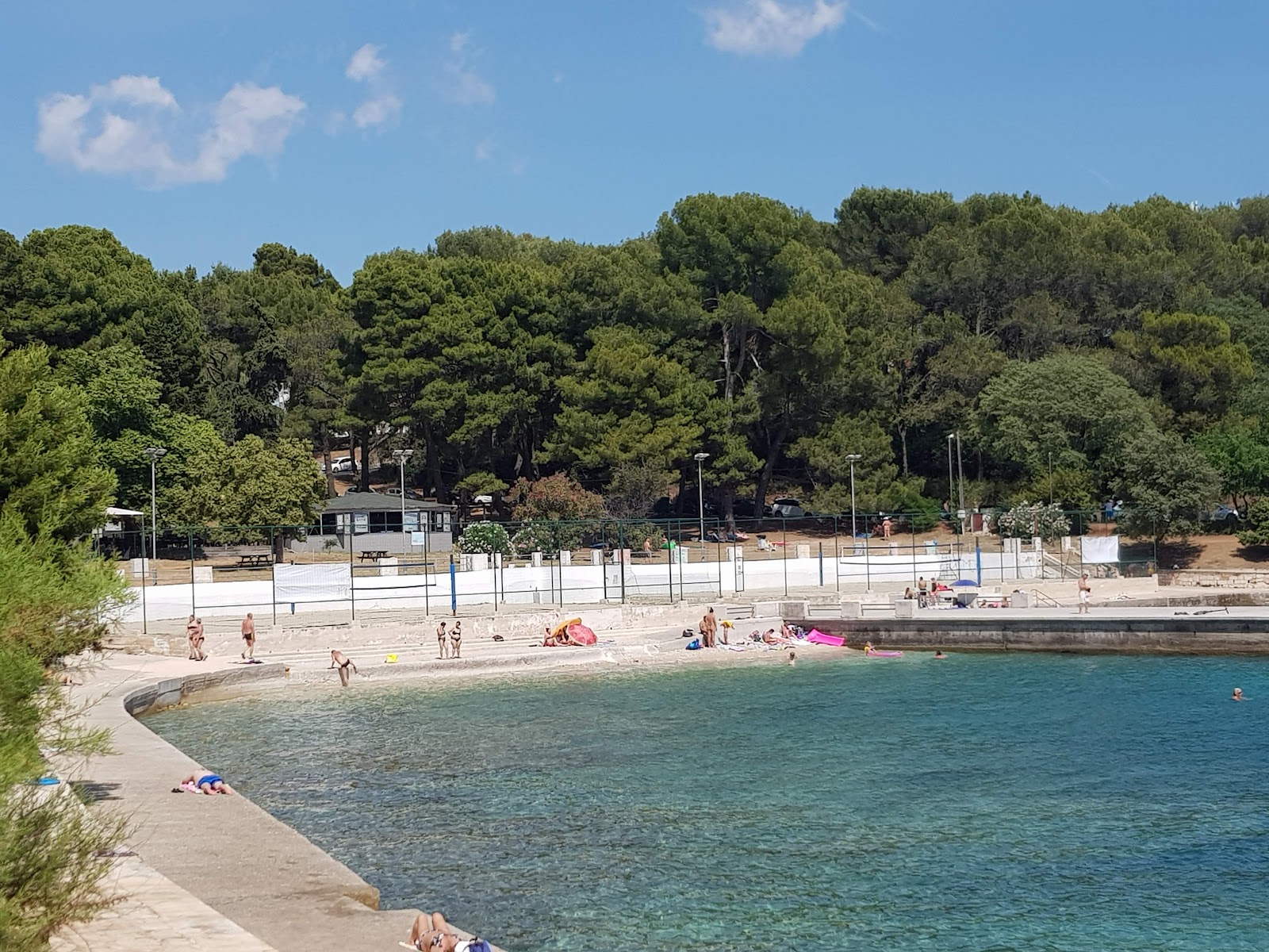 Fotografie cu Valkane Beach cu o linie de coastă dreaptă