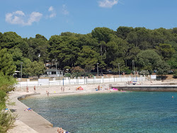 Fotografie cu Valkane Beach cu o linie de coastă dreaptă