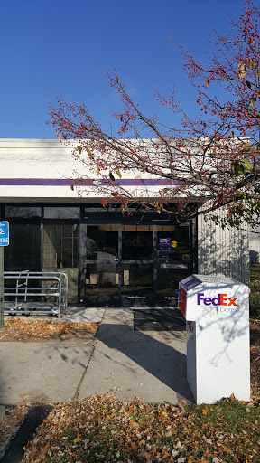 Shipping and Mailing Service «FedEx Ship Center», reviews and photos, 21600 Melrose Ave, Southfield, MI 48075, USA