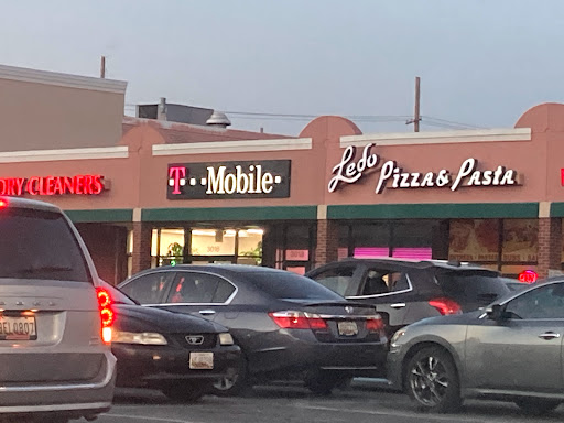 T-Mobile, 3018 Donnell Dr #4, Forestville, MD 20747, USA, 