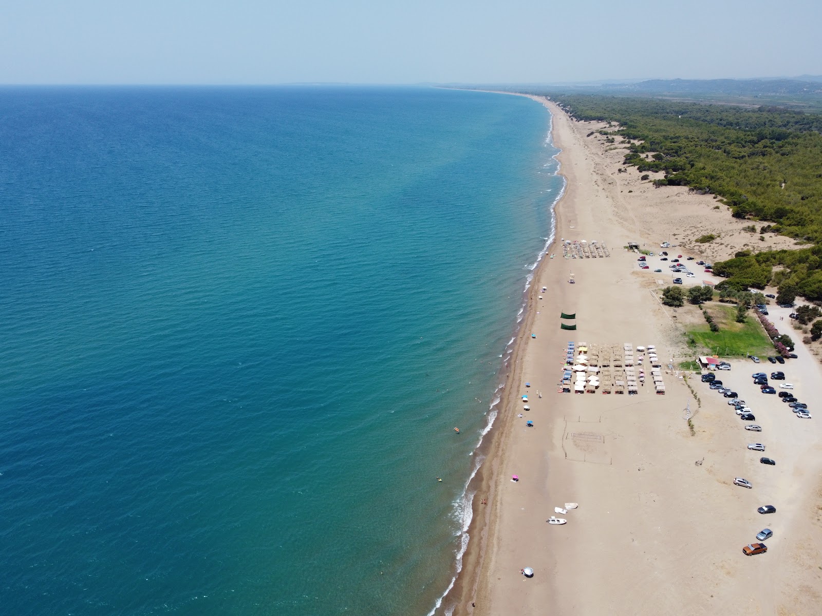 Foto van Paralia Kato Samiko met ruim strand