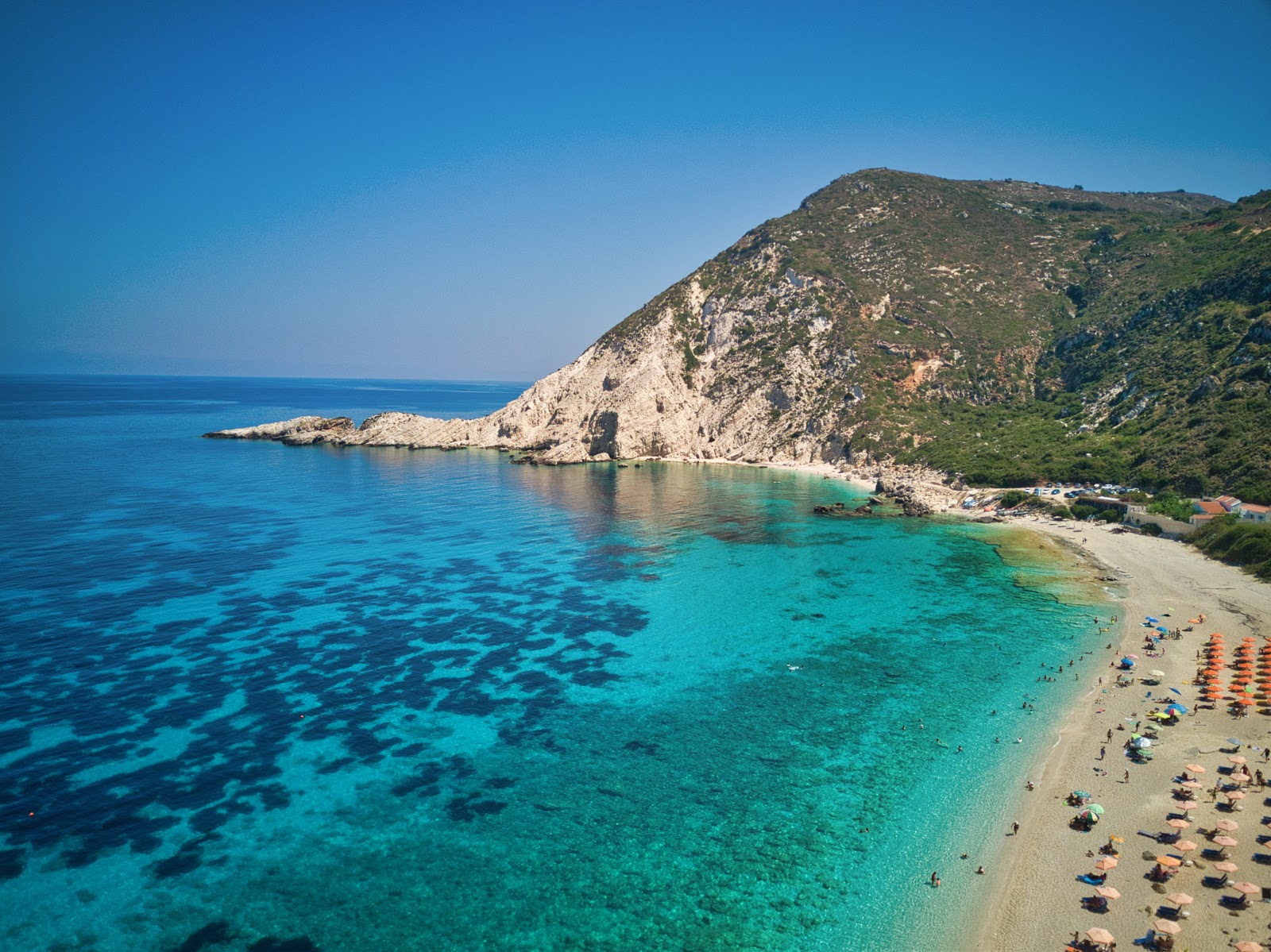 Photo de Plage de Petani avec un niveau de propreté de très propre