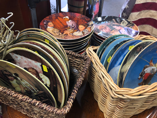 Thrift Store «Assistance League of Greater Placer - Thrift Shop», reviews and photos, 1263 Grass Valley Hwy, Auburn, CA 95603, USA