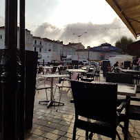 Atmosphère du Restaurant Grand Café Le Tortoni à Villeneuve-sur-Lot - n°11