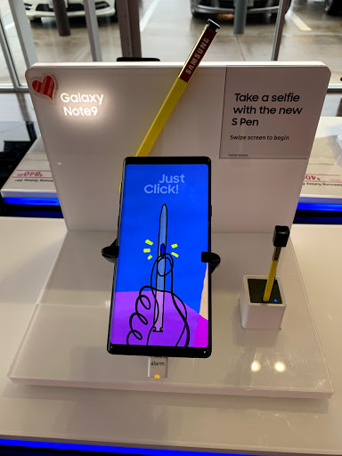 Cell Phone Store «T-Mobile», reviews and photos, 2501 W Airport Fwy #100, Irving, TX 75062, USA