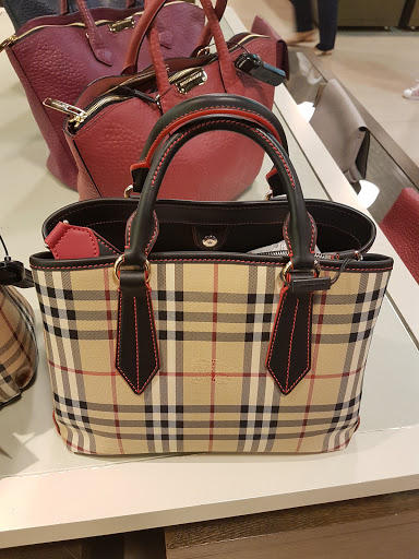 Clothing Store «Burberry Outlet», reviews and photos, 1 Outlet Blvd, Wrentham, MA 02093, USA