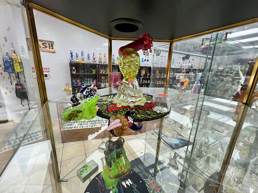 Tobacco Shop «Smoke Tokz Head Shop KC», reviews and photos, 1263 W 103rd St, Kansas City, MO 64114, USA