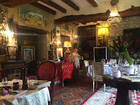 Atmosphère du Restaurant français La Cuisine Du Château De Verrière à Bournand - n°16