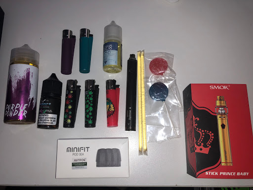 Tobacco Shop «Whole Leaf Tobacco», reviews and photos, 4945 N Milwaukee Ave, Chicago, IL 60630, USA