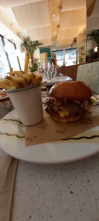 Hamburger du Restaurant californien Cali Uptown à Paris - n°6