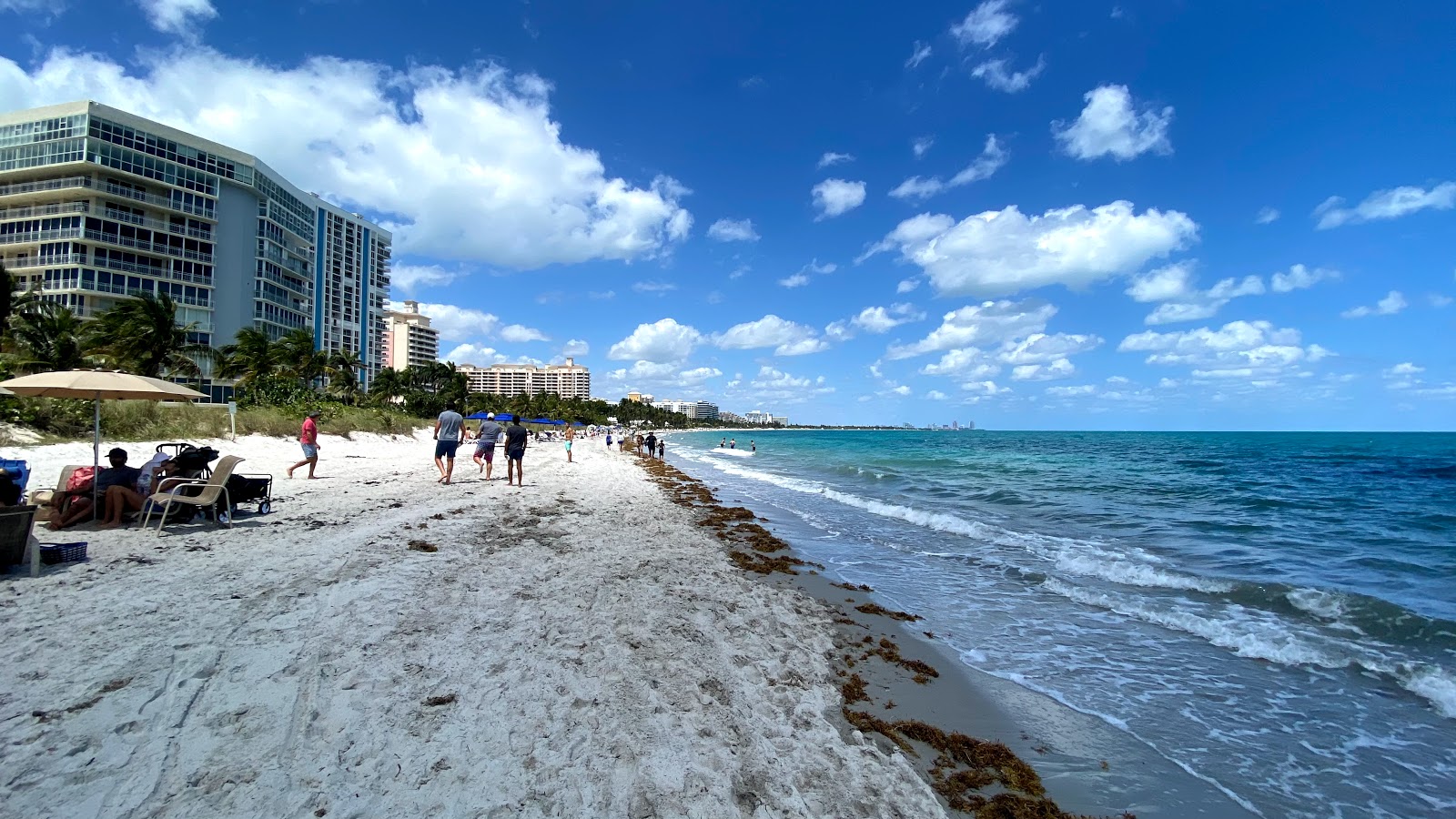 Photo de Key Biscayne beach avec sable lumineux de surface