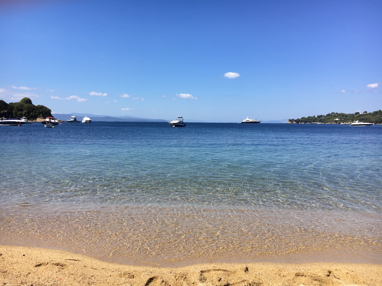 Foto de Kolios beach área de comodidades