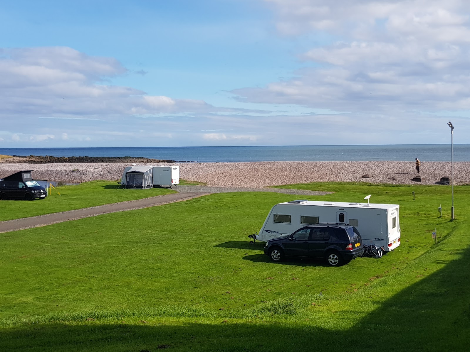 Inverbervie Beach'in fotoğrafı dağlarla çevrili