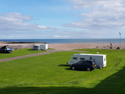 Inverbervie Beach'in fotoğrafı dağlarla çevrili