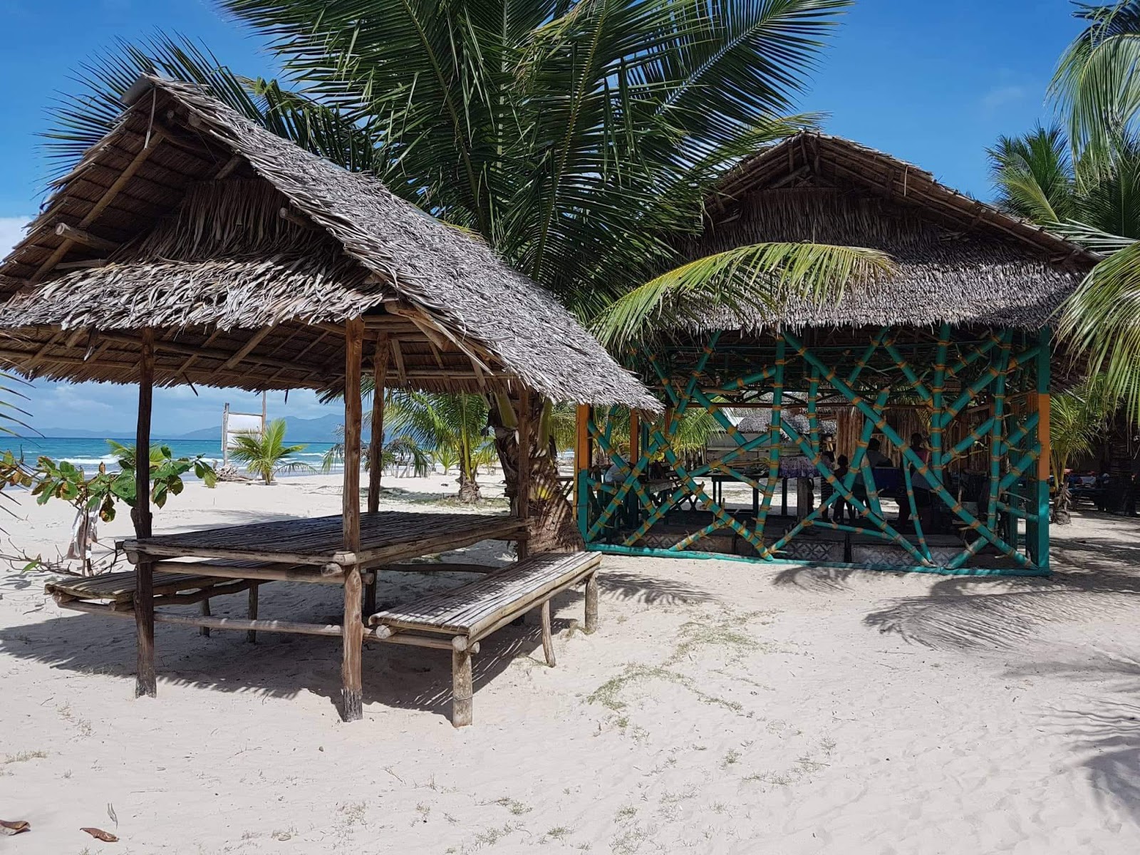 Foto de Pinagmangalokan Beach - lugar popular entre os apreciadores de relaxamento