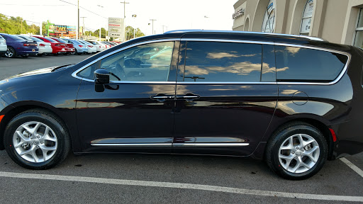 Car Dealer «Falls Chrysler Jeep Dodge», reviews and photos, 4100 State Rd, Cuyahoga Falls, OH 44223, USA