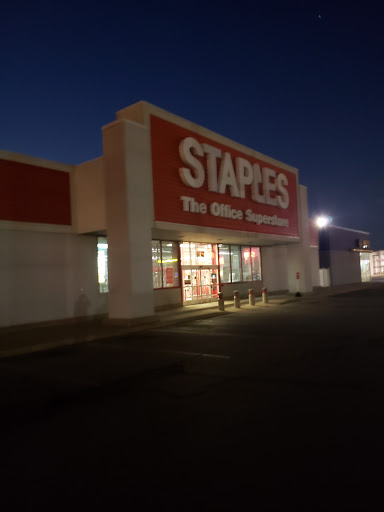 Office Supply Store «Staples», reviews and photos, 125 E Davis Dr, Terre Haute, IN 47802, USA