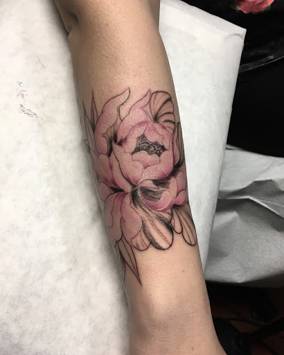 Explore belly button tattoo ideas, creative tattoo ideas in Alhambra, available at IFA2 Tattoo Studio