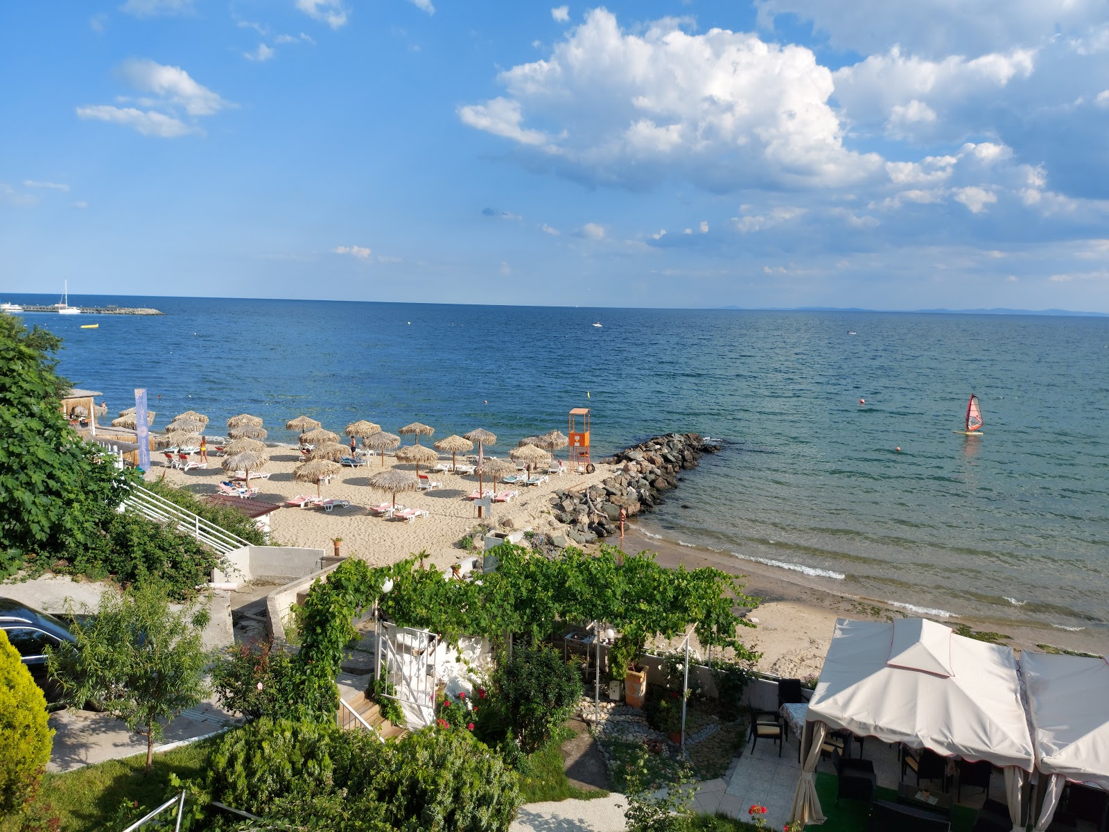 Foto von Sveti Vlas beach und die siedlung