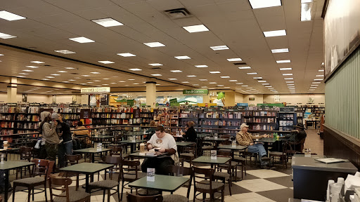 Book Store «Barnes & Noble», reviews and photos, 235 Union St, Waterbury, CT 06706, USA