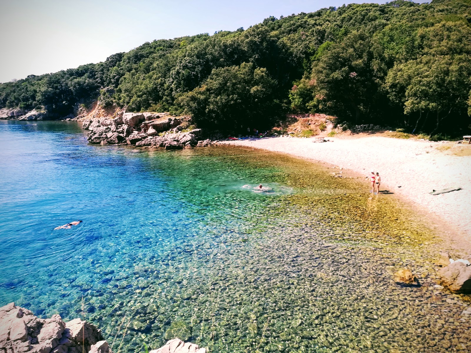 Pinezici beach'in fotoğrafı küçük koy ile birlikte