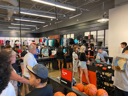 Shopping Mall «Woodburn Premium Outlets», reviews and photos, 1001 N Arney Rd, Woodburn, OR 97071, USA