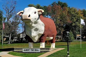 Albert the Bull Park: World's Largest Bull image