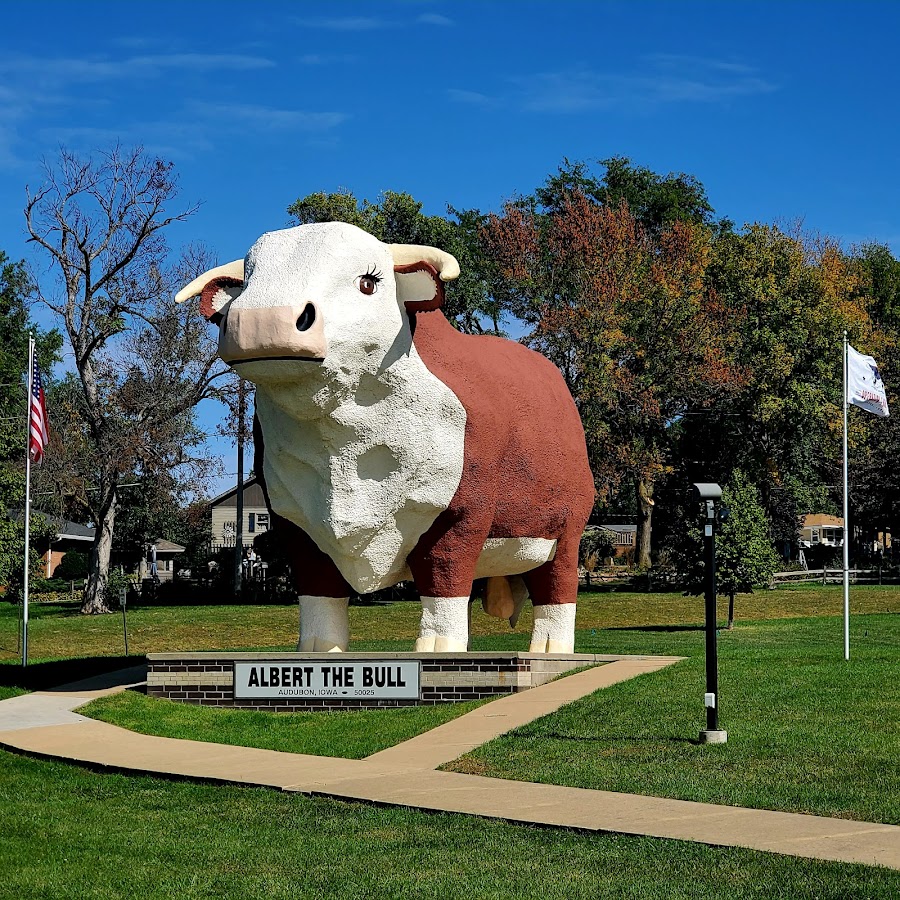 Albert the Bull Park: World's Largest Bull