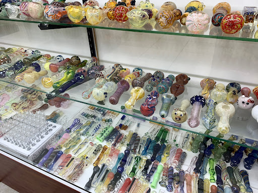 Tobacco Shop «Smoke Tokz Head Shop KC», reviews and photos, 1263 W 103rd St, Kansas City, MO 64114, USA