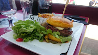 Hamburger du Restaurant Le Charleston à Saint-Aubin-sur-Mer - n°12