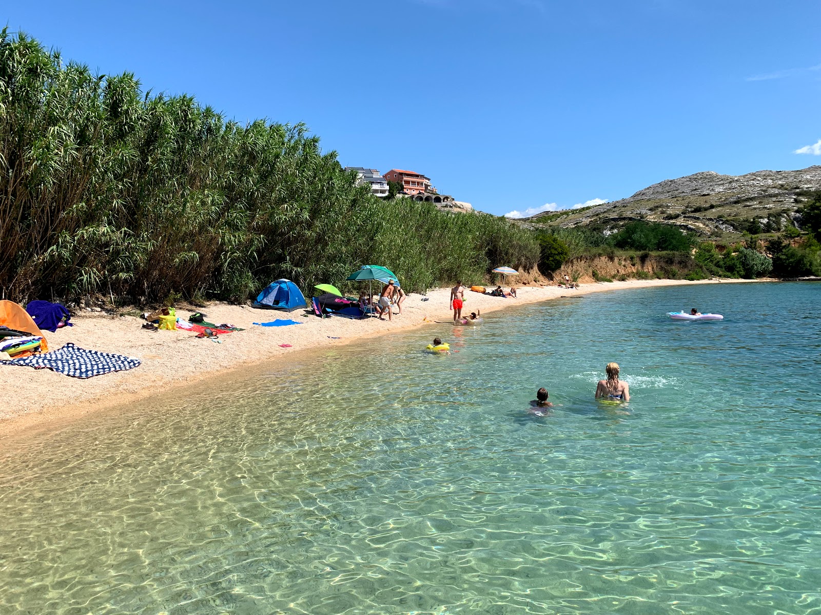 Foto von Smokvica beach mit kleine, beiger kiesel Oberfläche