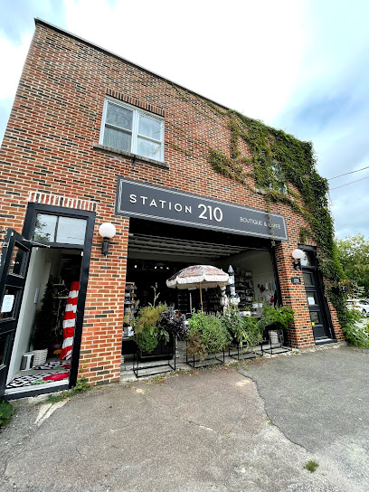 Station 210 | Boutique et café